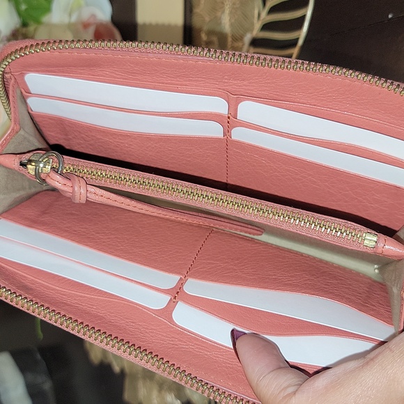 Authentic Chloe zippy wallet - Picture 7 of 10